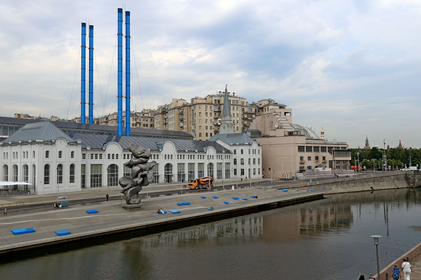 Болотная набережная