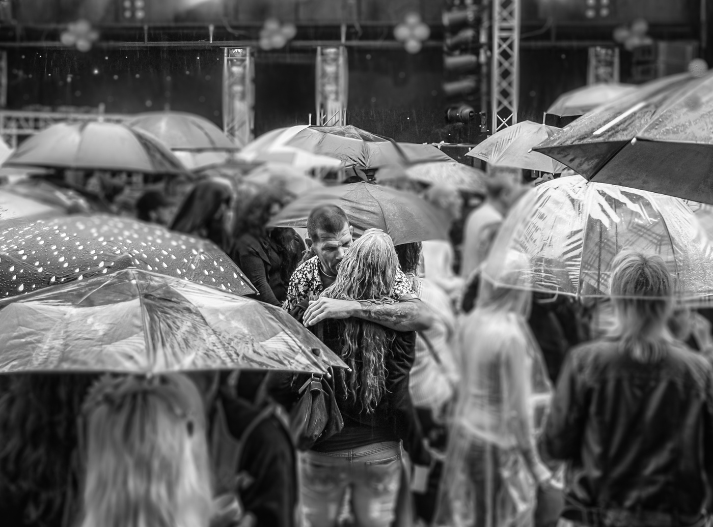 наслаждаясь свежестью