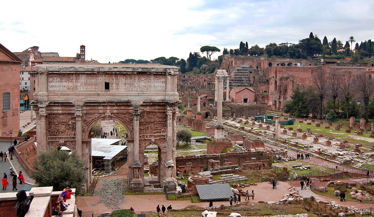 На развалинах древнего Рима
