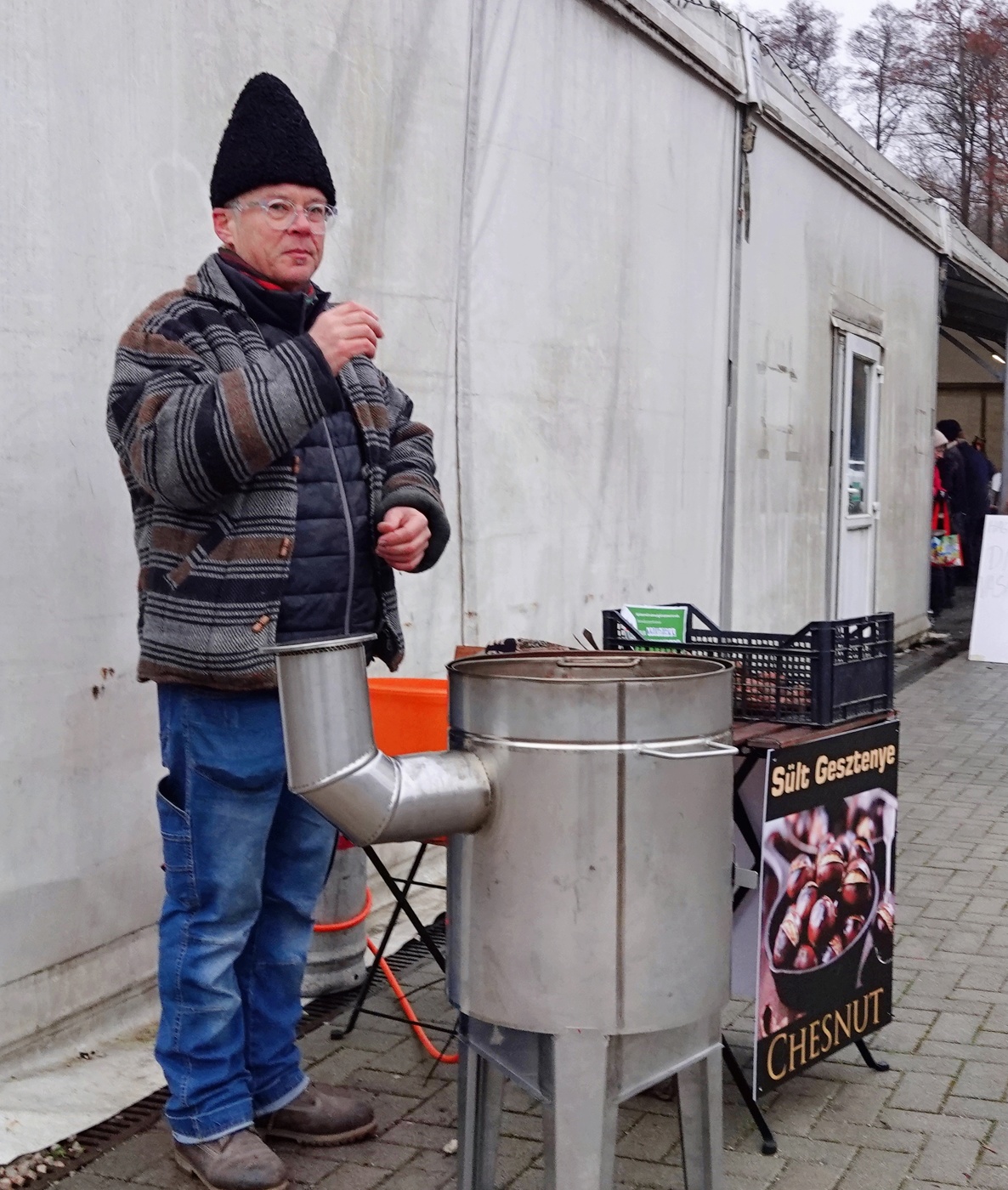 Торговец жареными каштанами