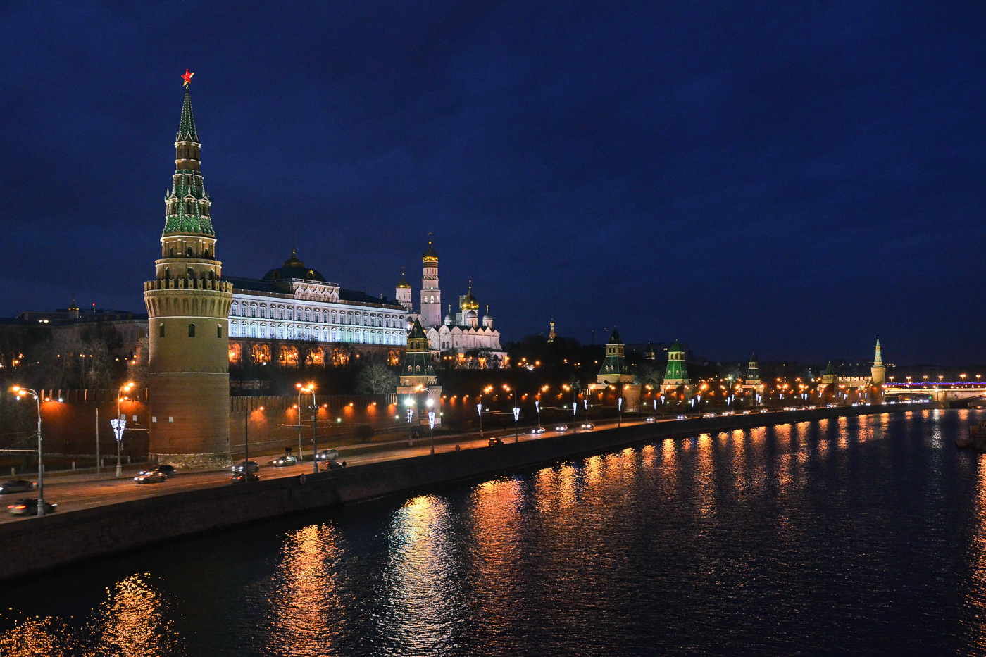 По ночной Москве