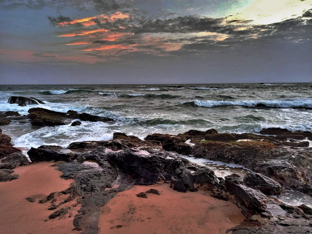 Вечерние всполохи над морем