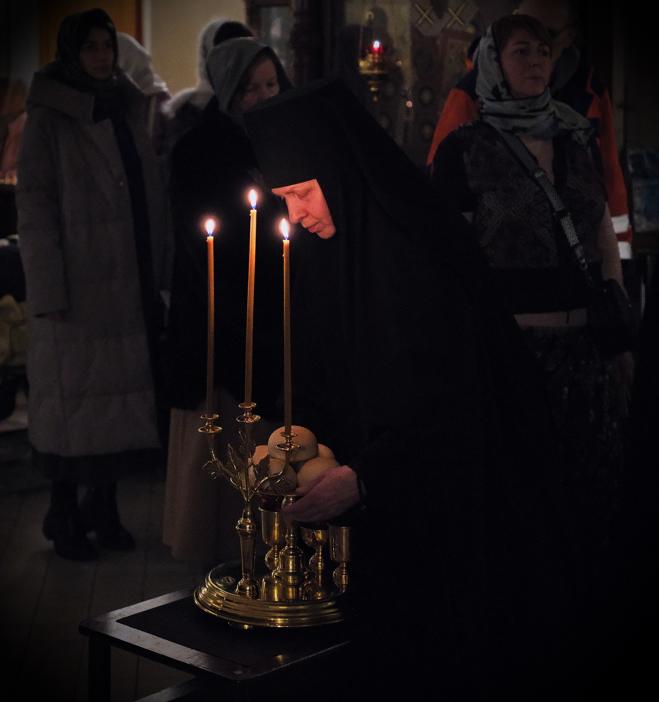 Монастырь. Праздничная служба.