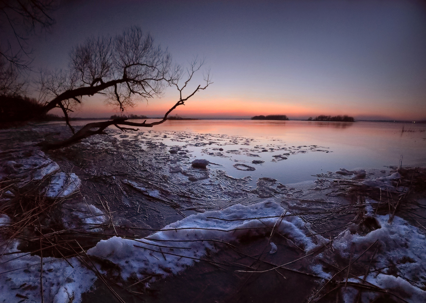 морозный вечер на озере