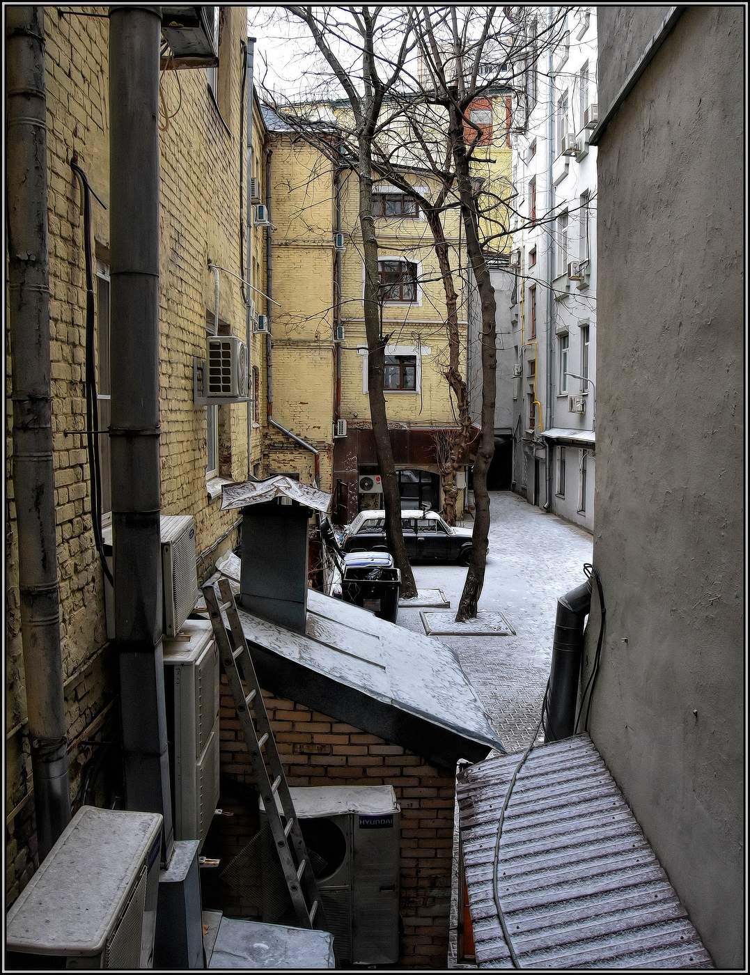 ... Тихий дворик ....