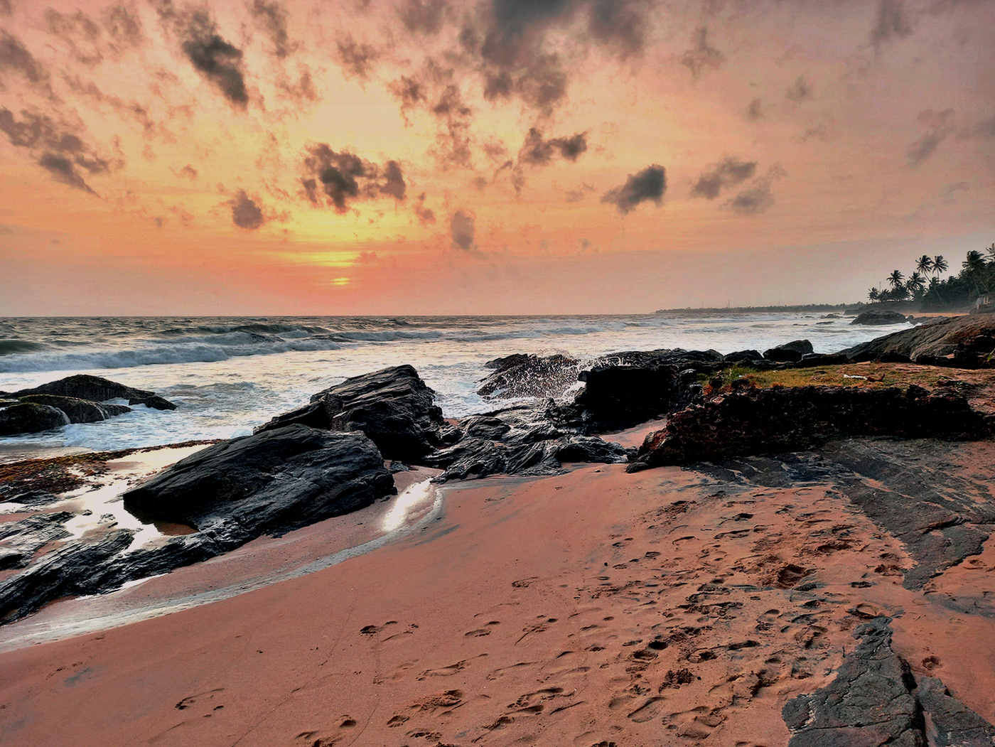 Неспокойный вечер на море