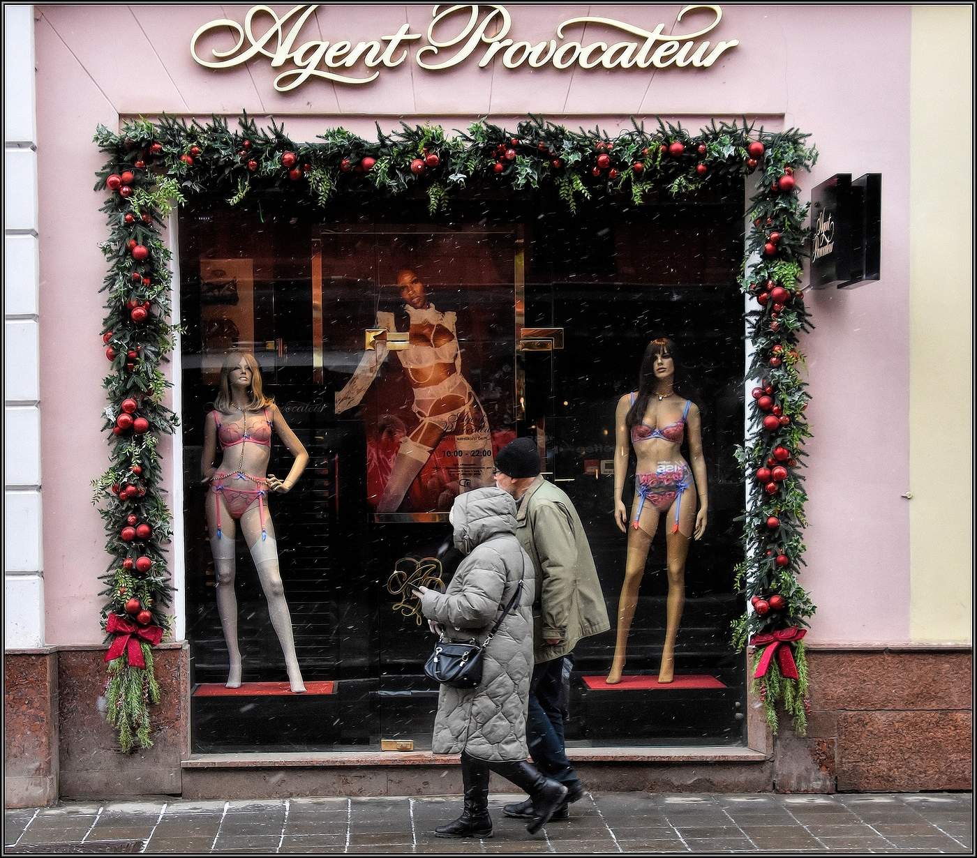 ..... - Хочешь такой комплектик ? .....