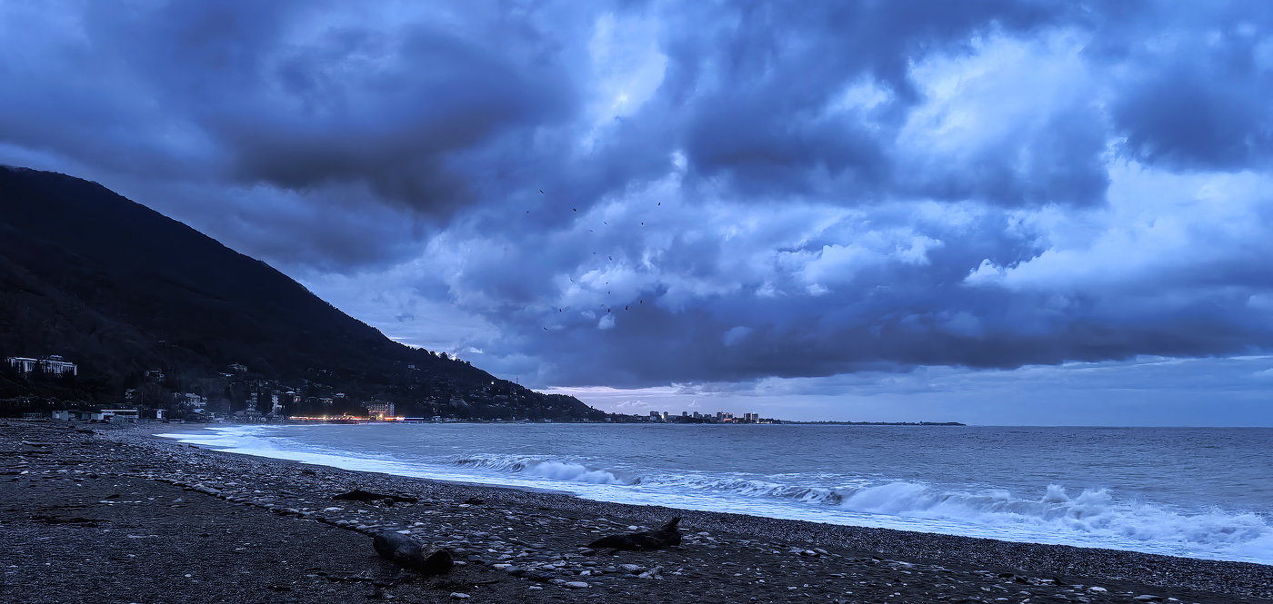 Чёрное море, вечер, зима.