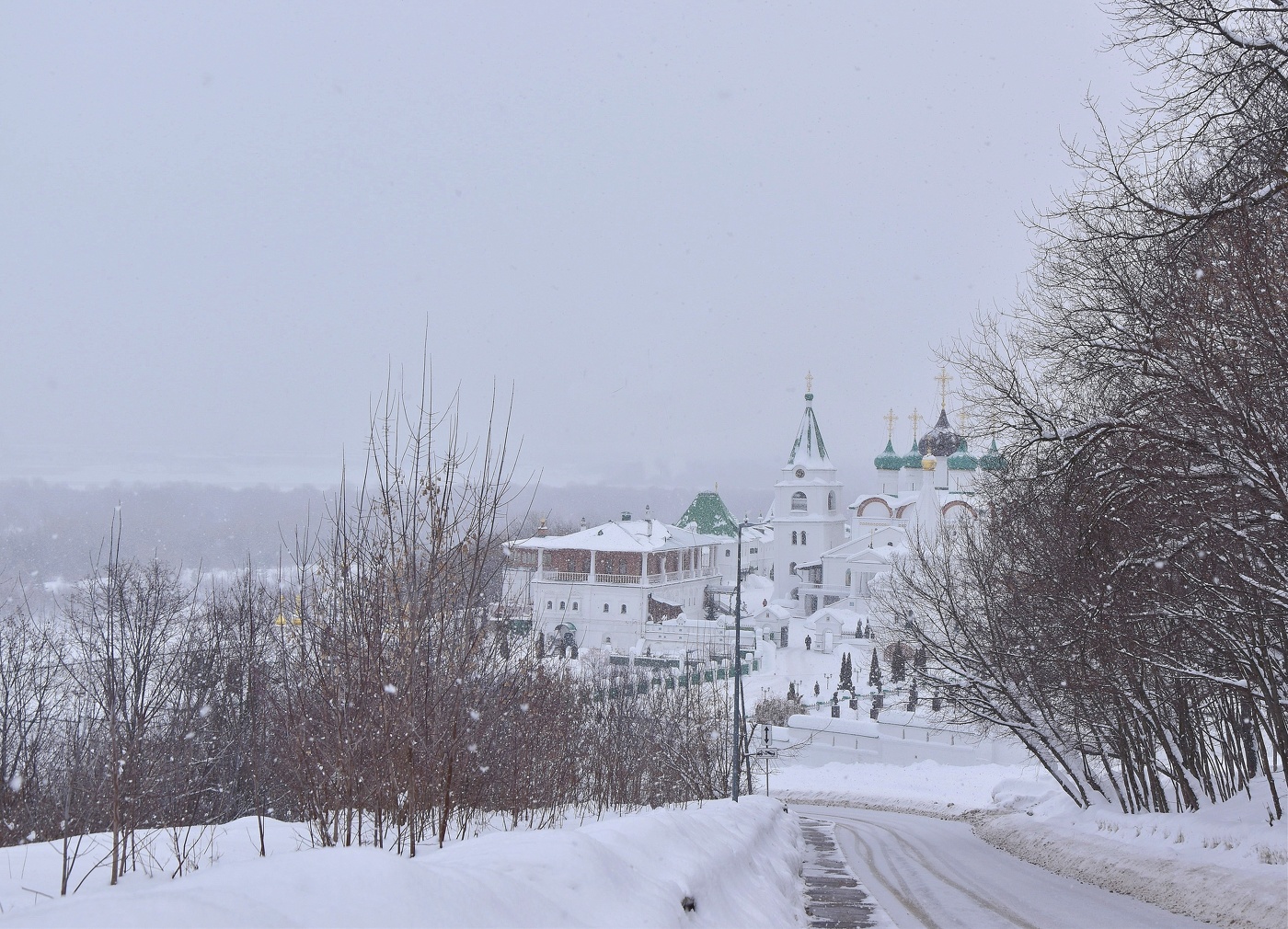 Заметает февраль....