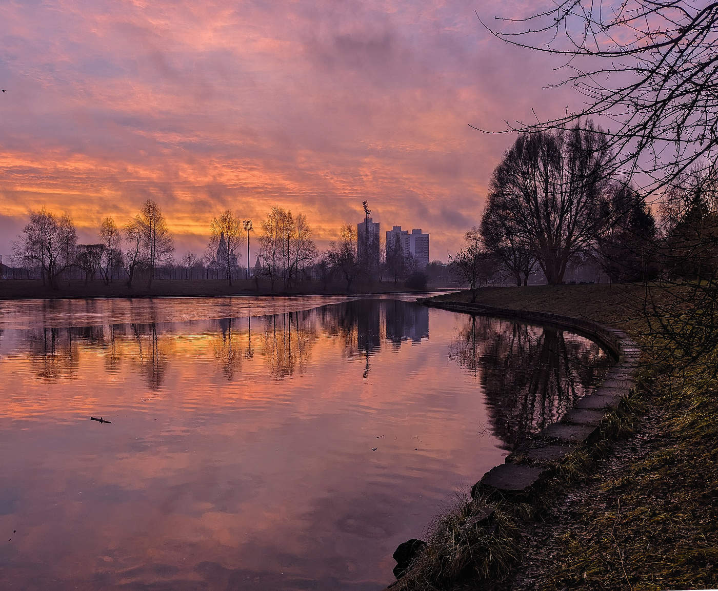 ...февраль, а снега еще нет...