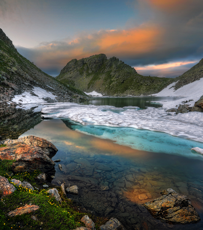 Вечер на горном озере..