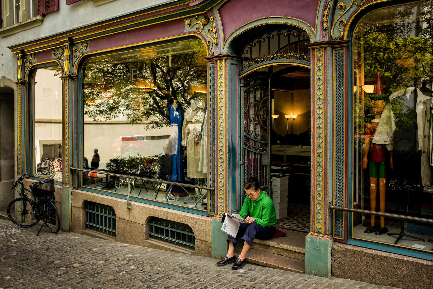 На ступеньках