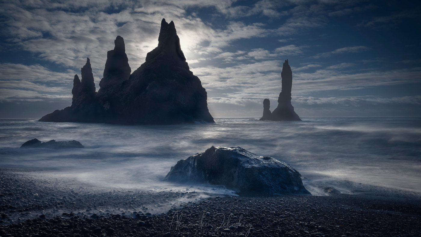 Скалы Рейнисдрангар