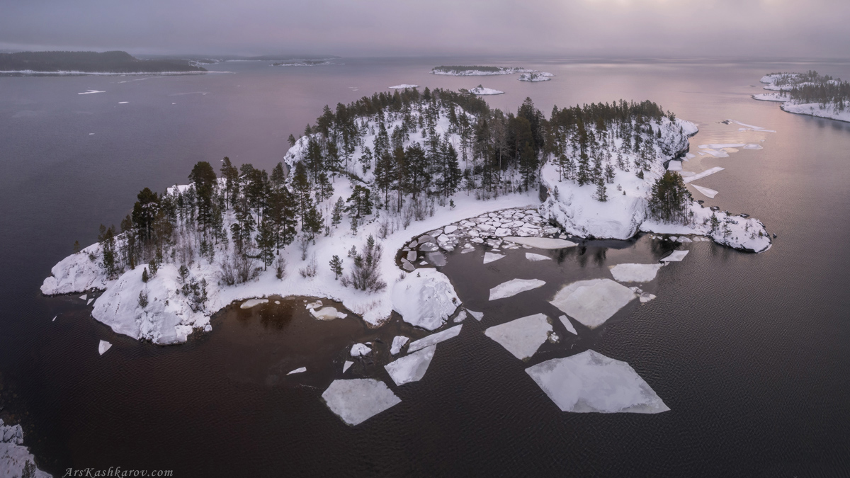 "Острова и льдины"