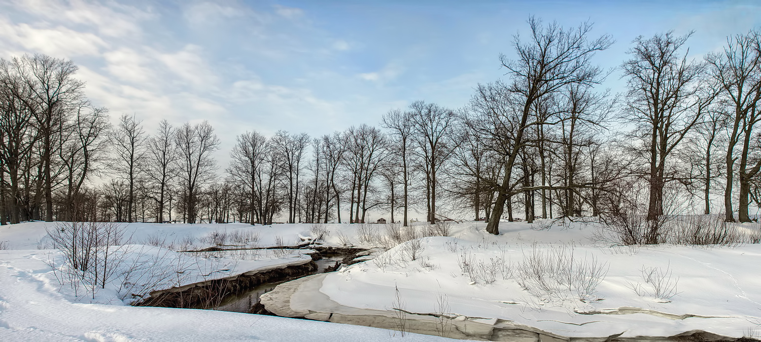Заснеженная речка.