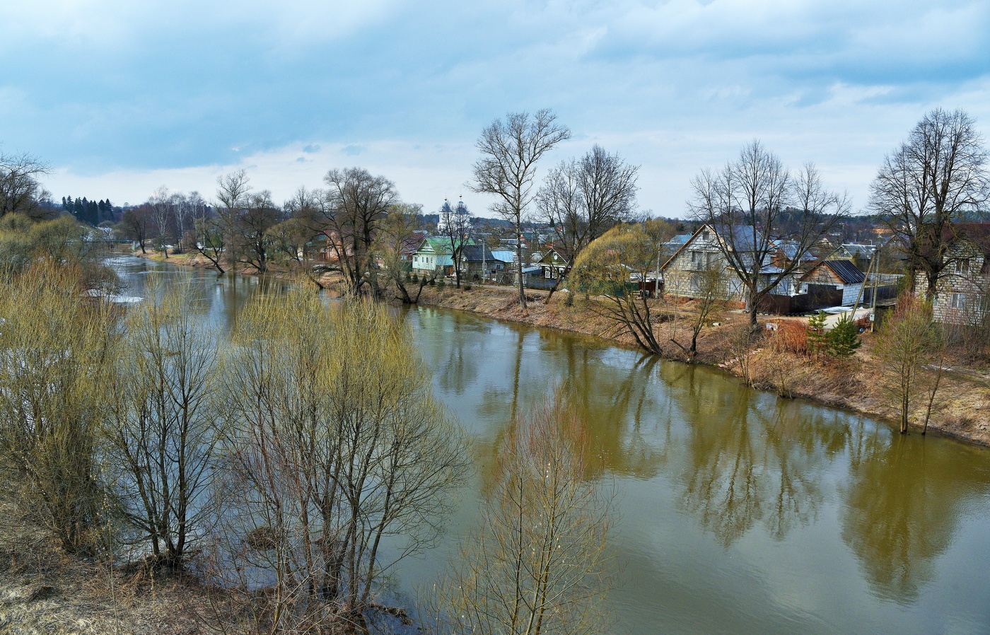 Март ... Лед прошел ...