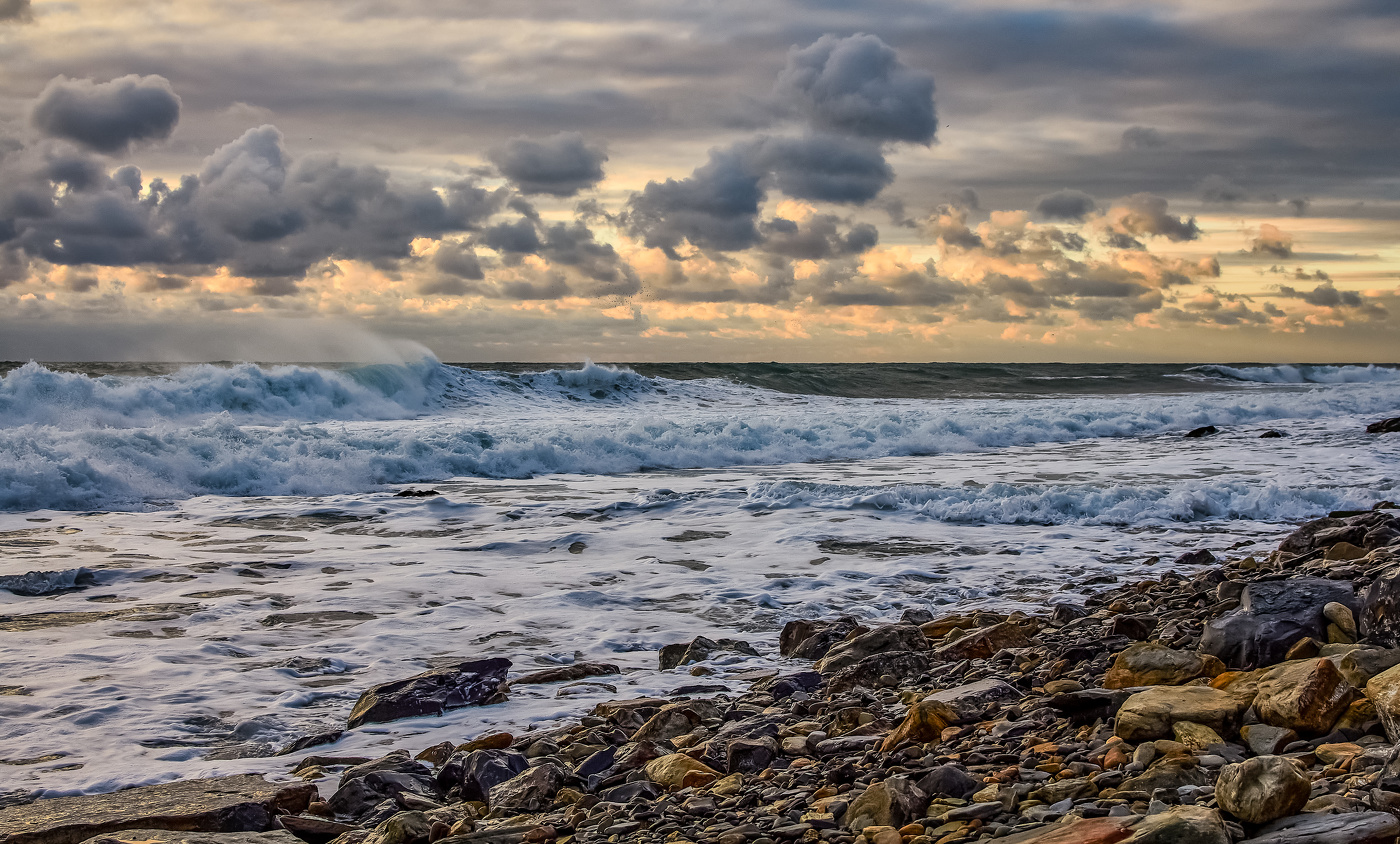 Море волнуется