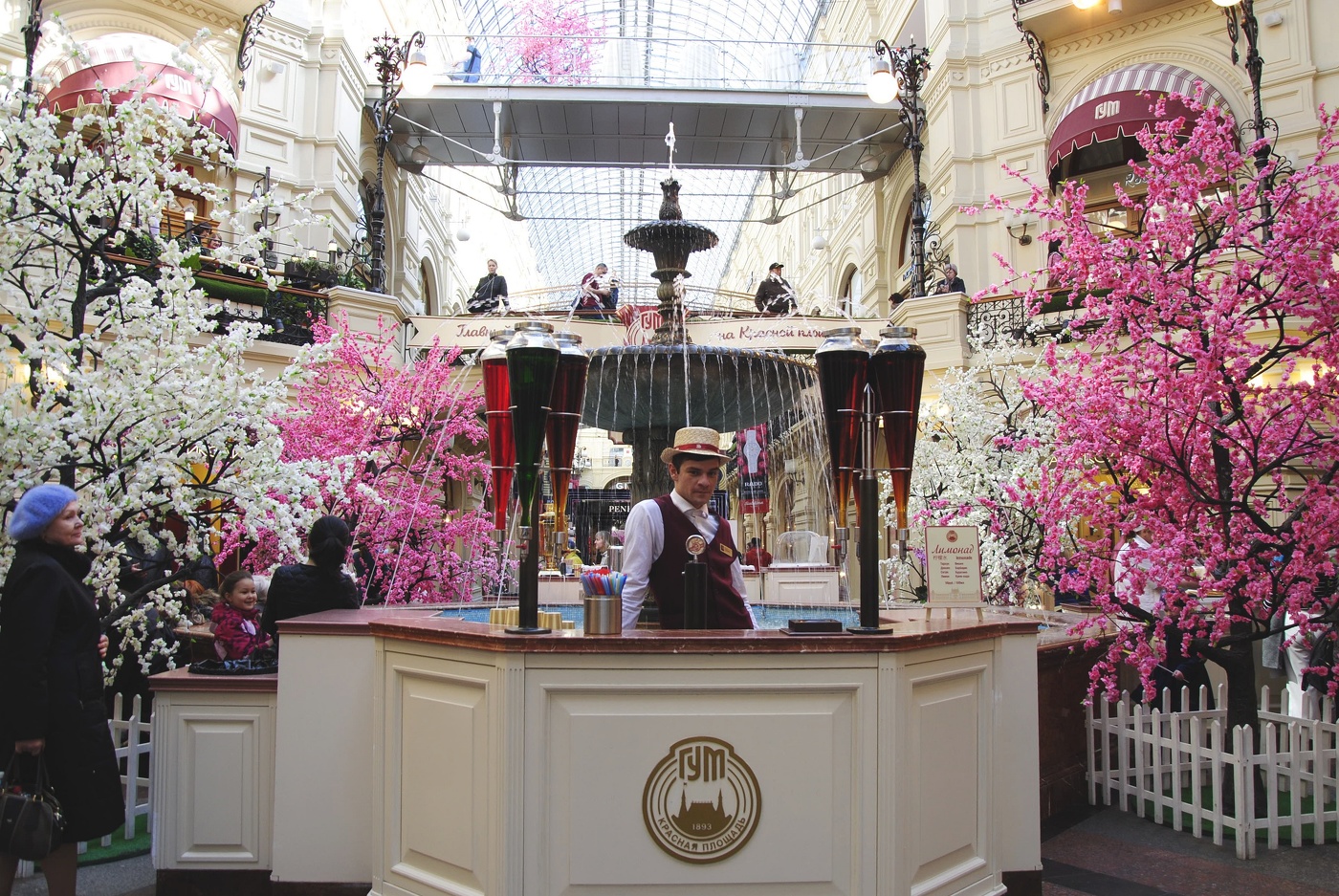 Весна в ГУМе