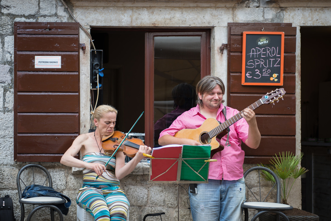 играя Красные ноты