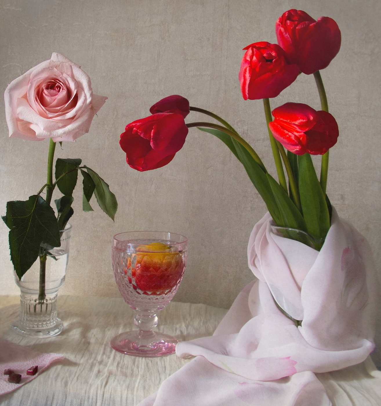 В споре красного с розовым...