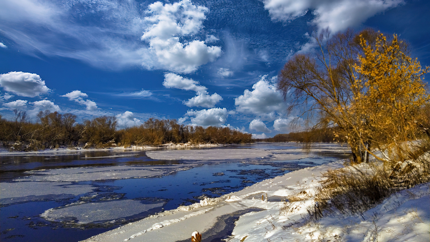 Когда от весны удирала зима.