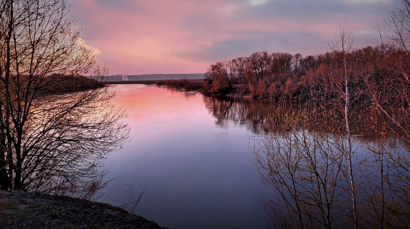 Алый свет зари.
