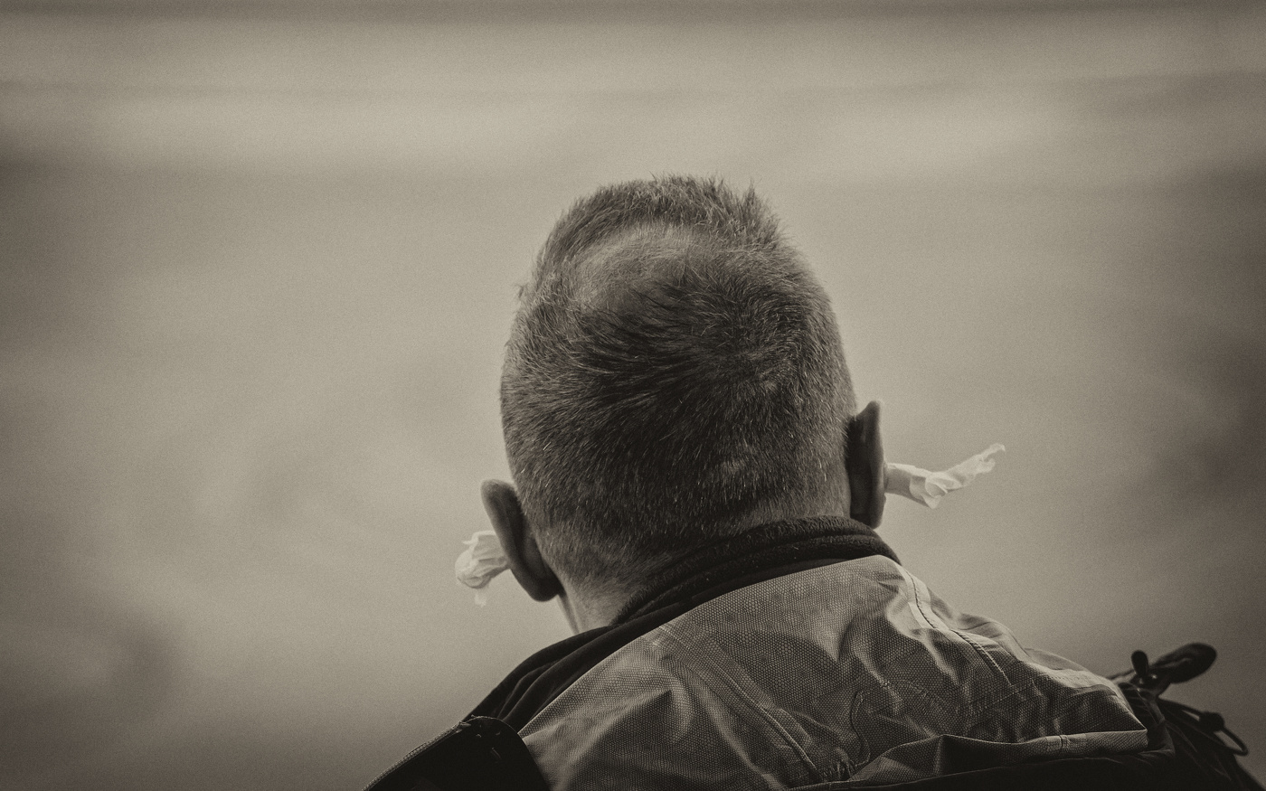 надоело брюзжание вокруг