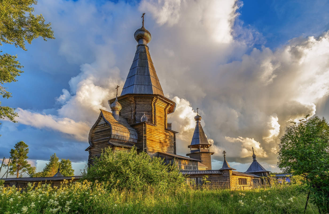 Почозерский погост в лучах закатного солнышка