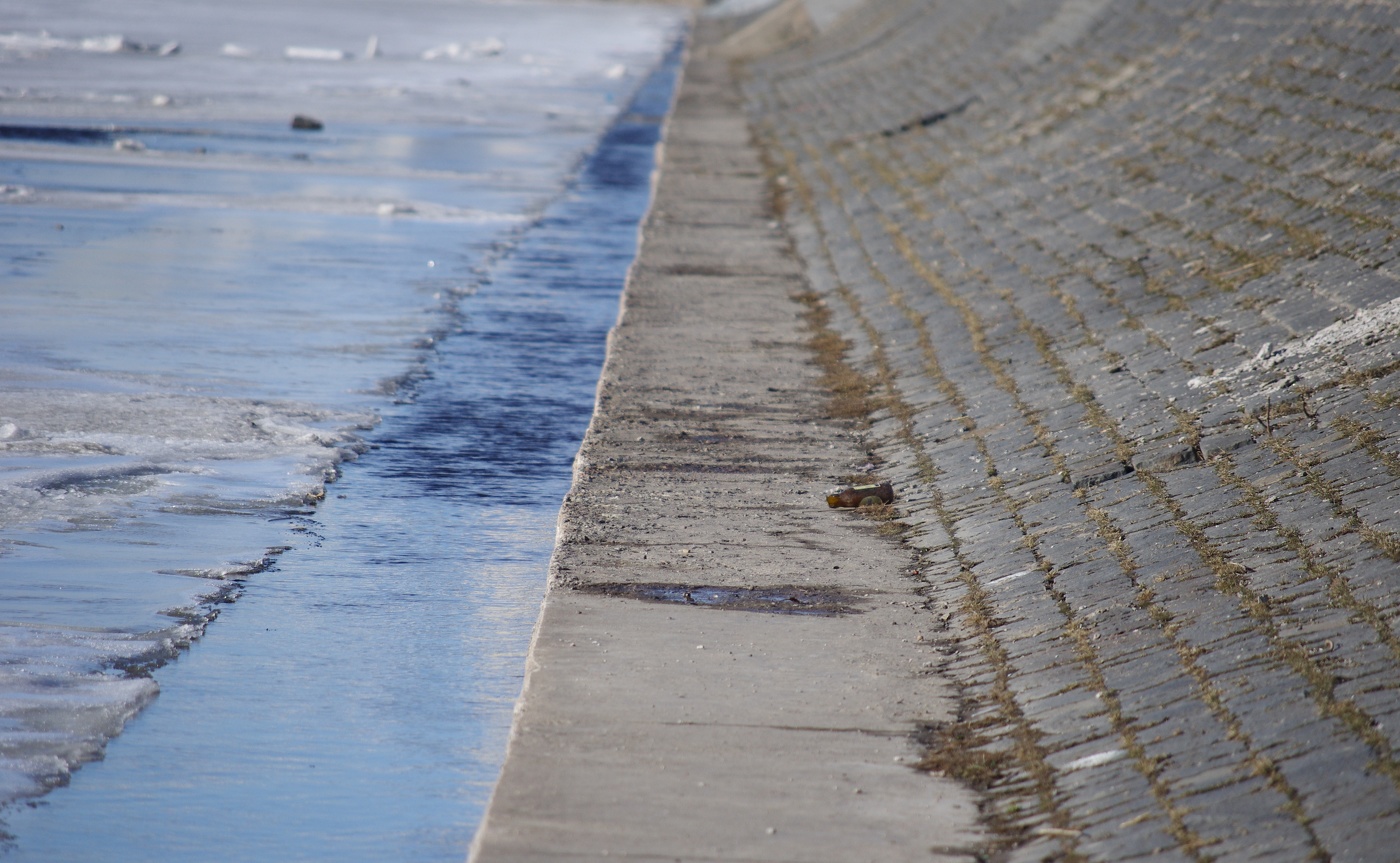 Октябрьская набережная.