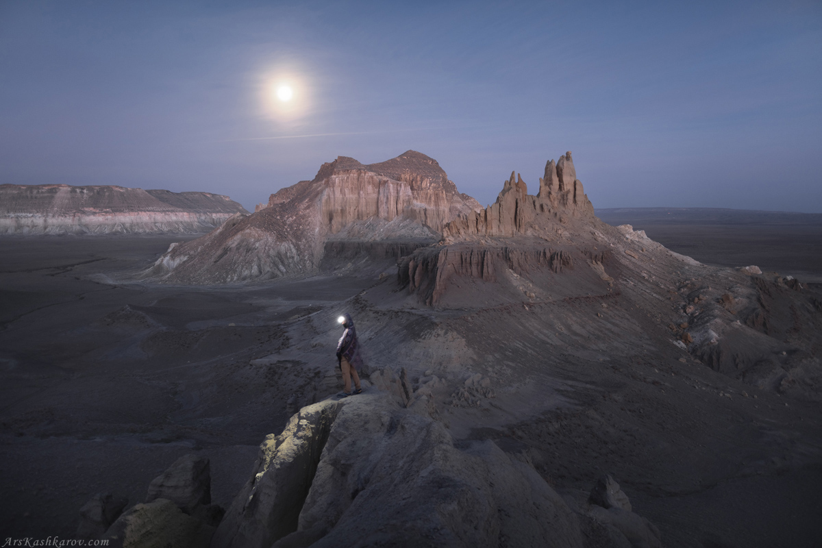 "Замки Айракты в лунном свете"