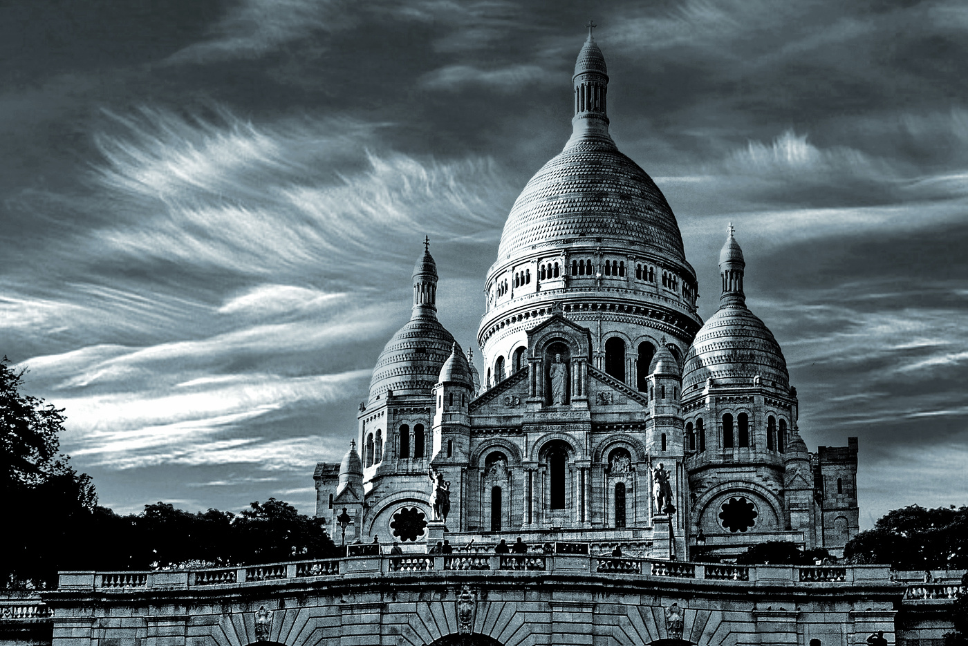 Базелика Святого Сердца Христова Сакре-Кёр.