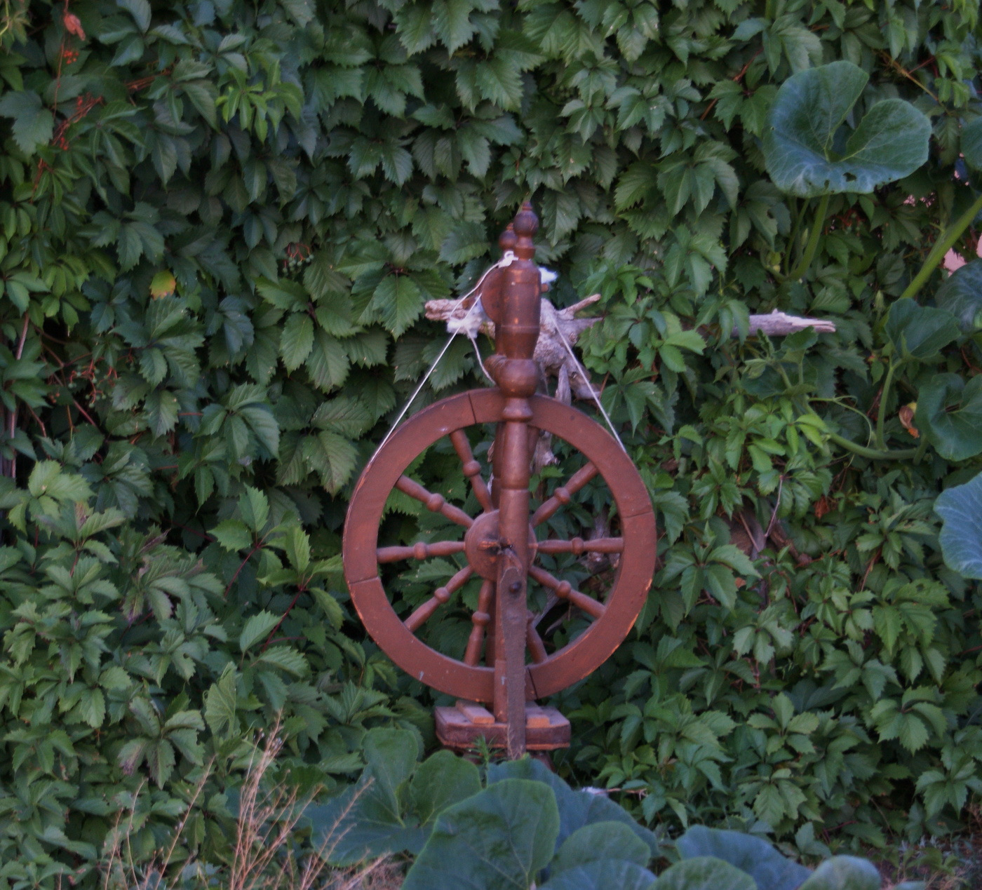 Прядется нить судьбы