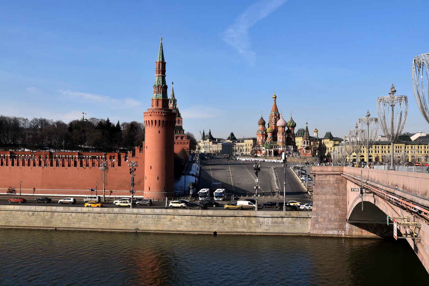 По Большому Москворецкому - да на Васильевский спуск