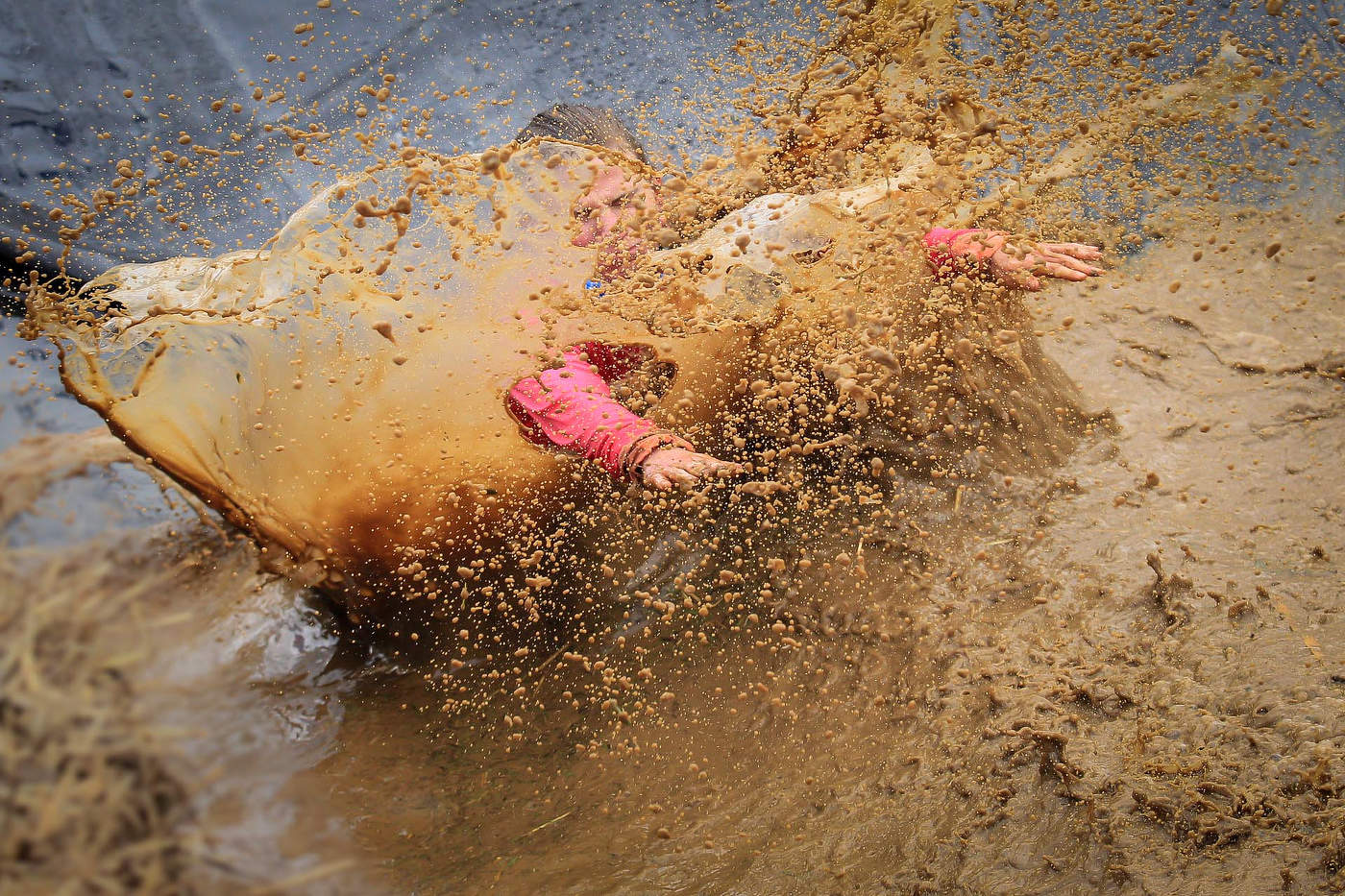 Вдох глубокий. Руки шире.