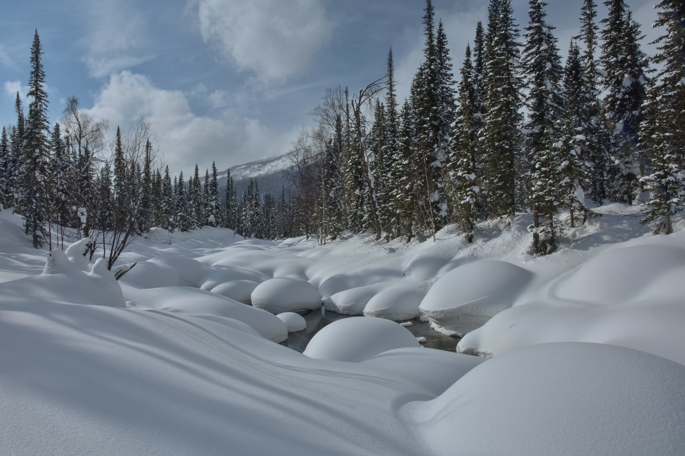 Сугробы волнами