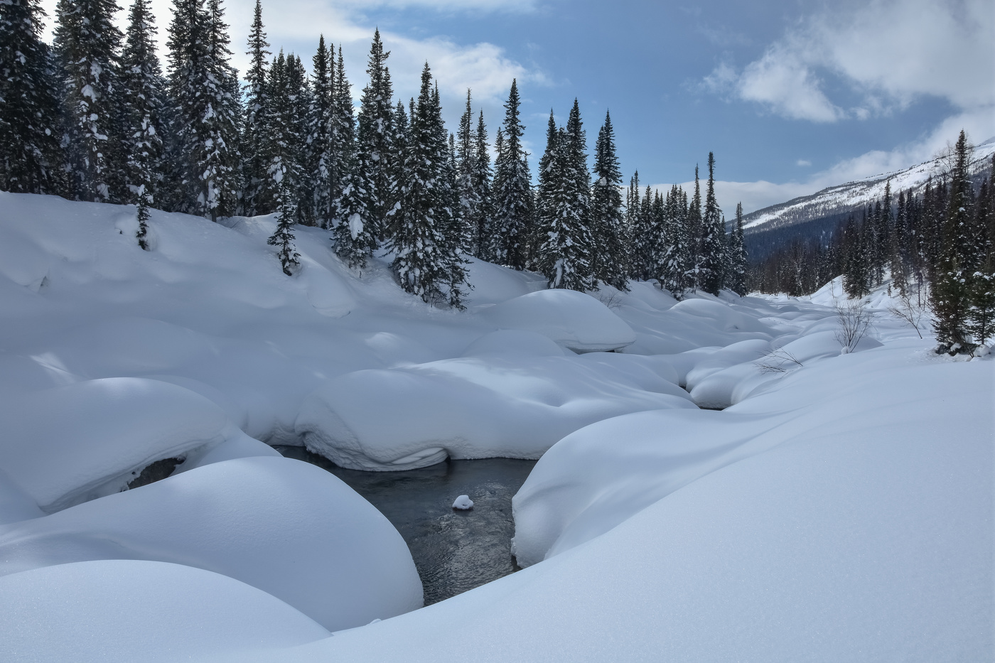 Сугробы волнами