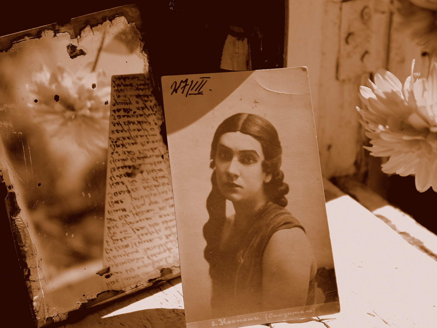 Натюрморт-старое фото.