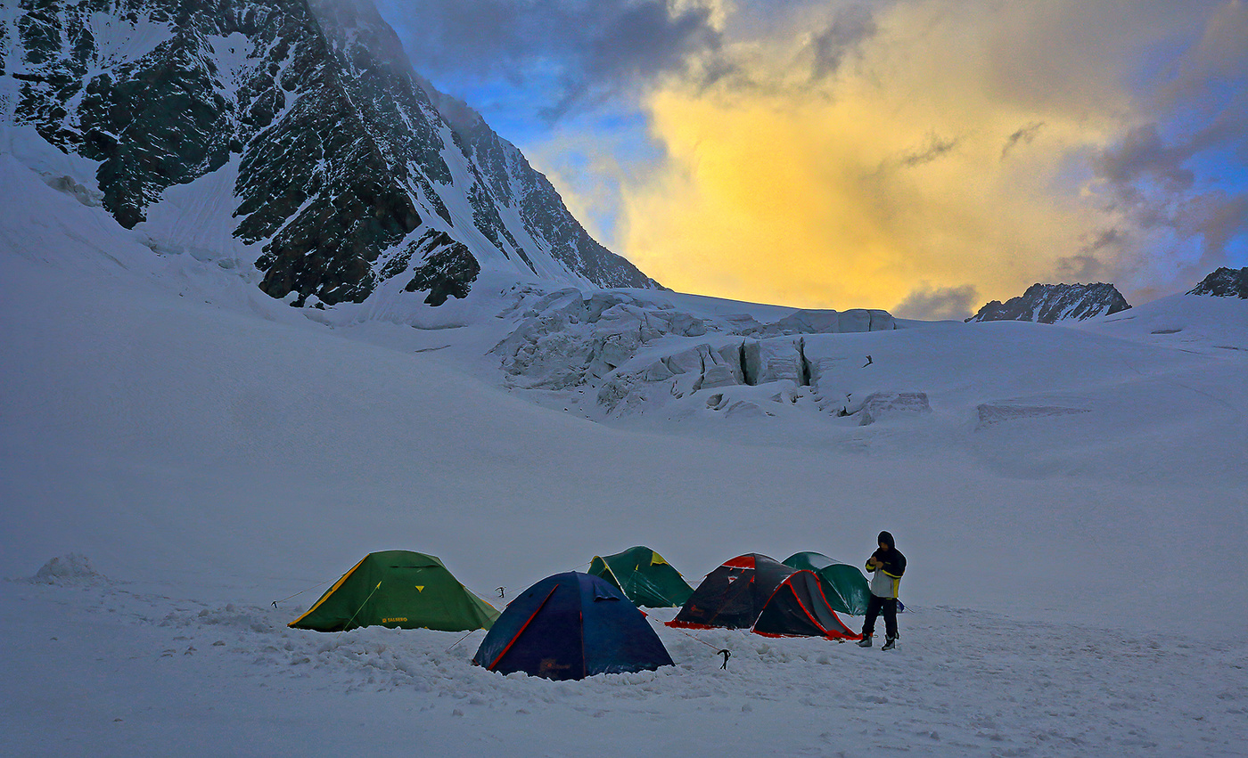Вечер на леднике Менсу