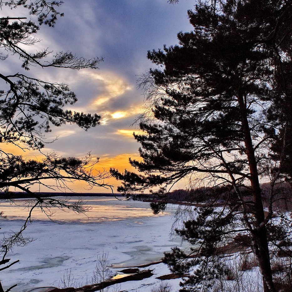 *Весенним вечером.**