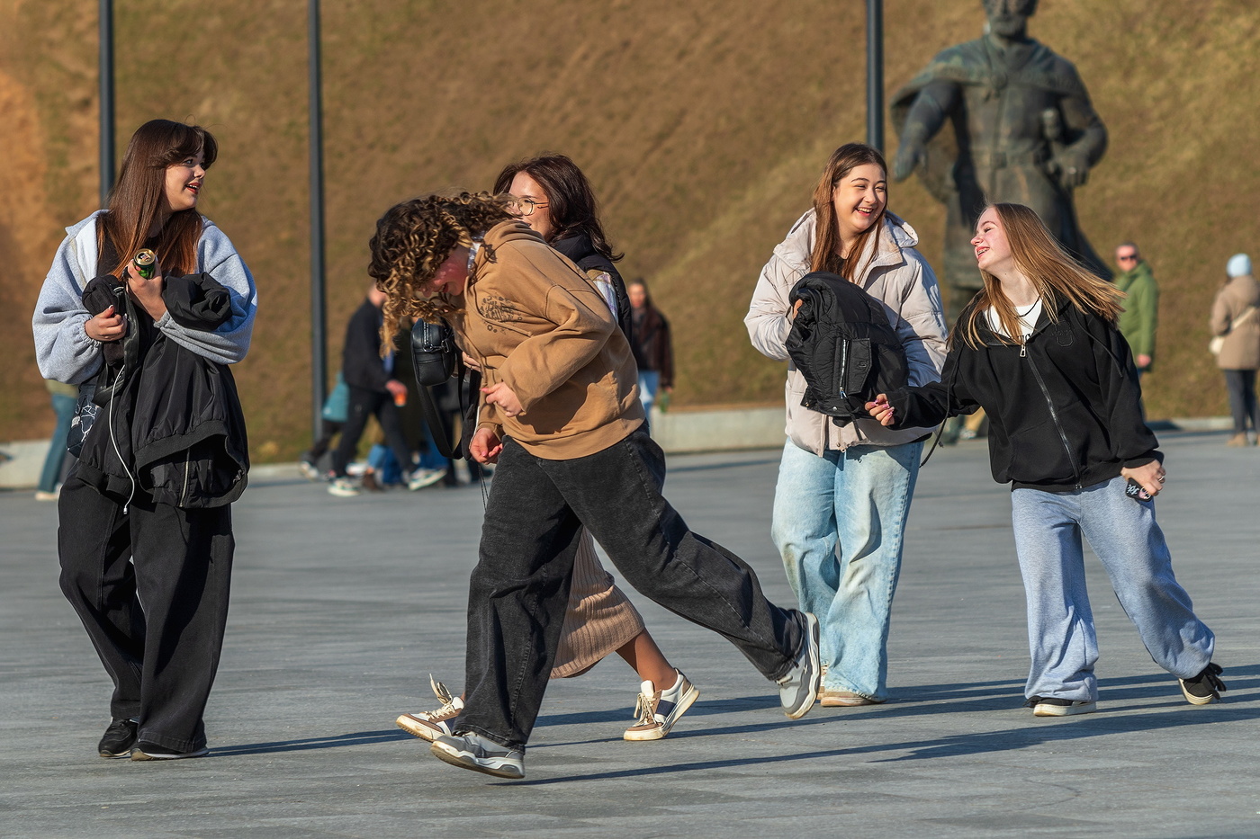Подружки веселушки.