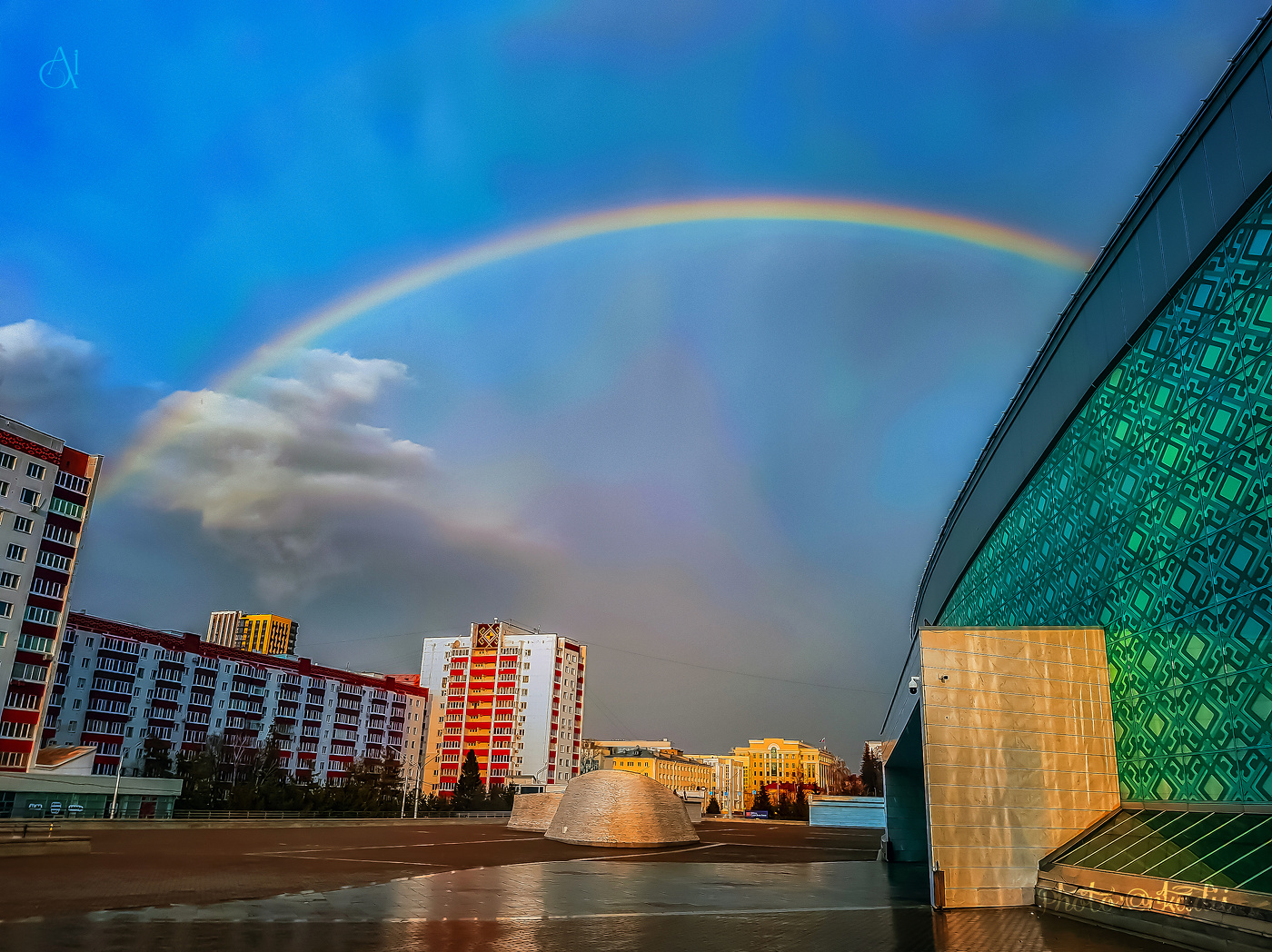 Радуга над конгресс-холлом .