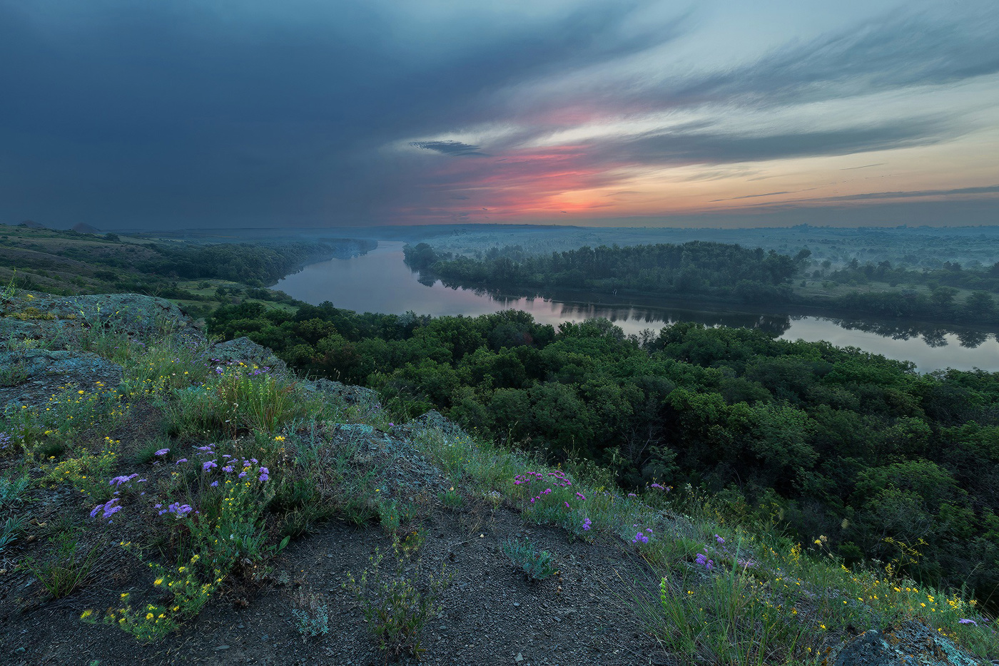 Над рассветным Донцом