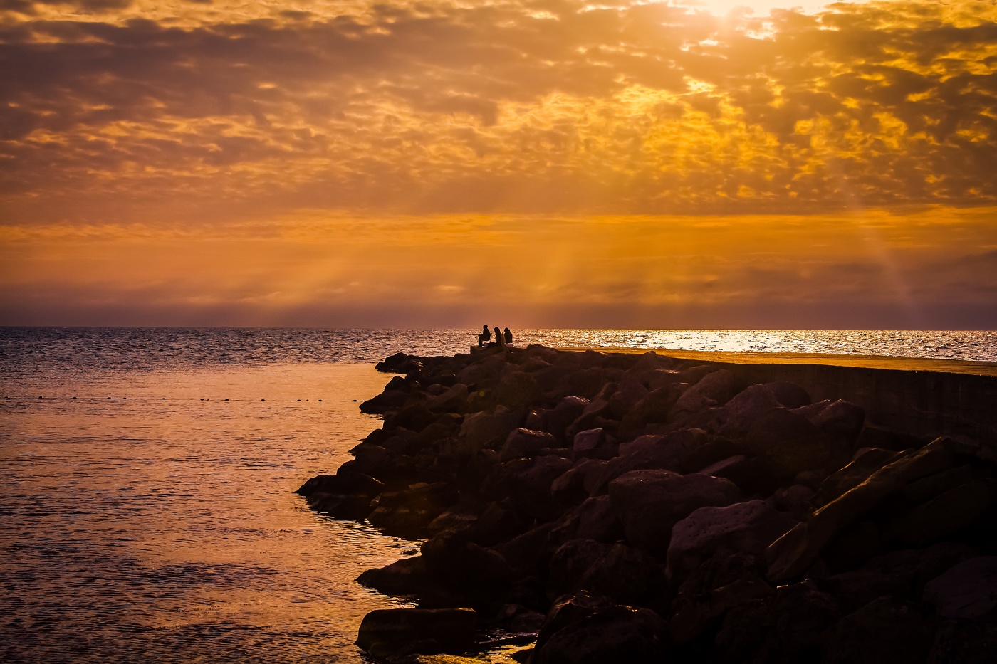 Под золотыми небесами