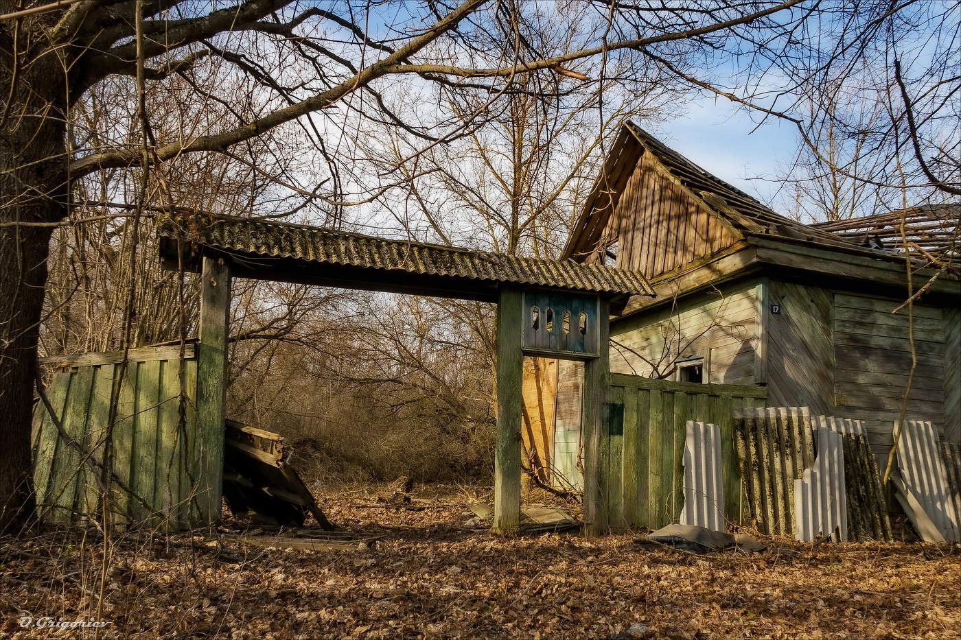 У ВОРОТ НАРАСПАШКУ