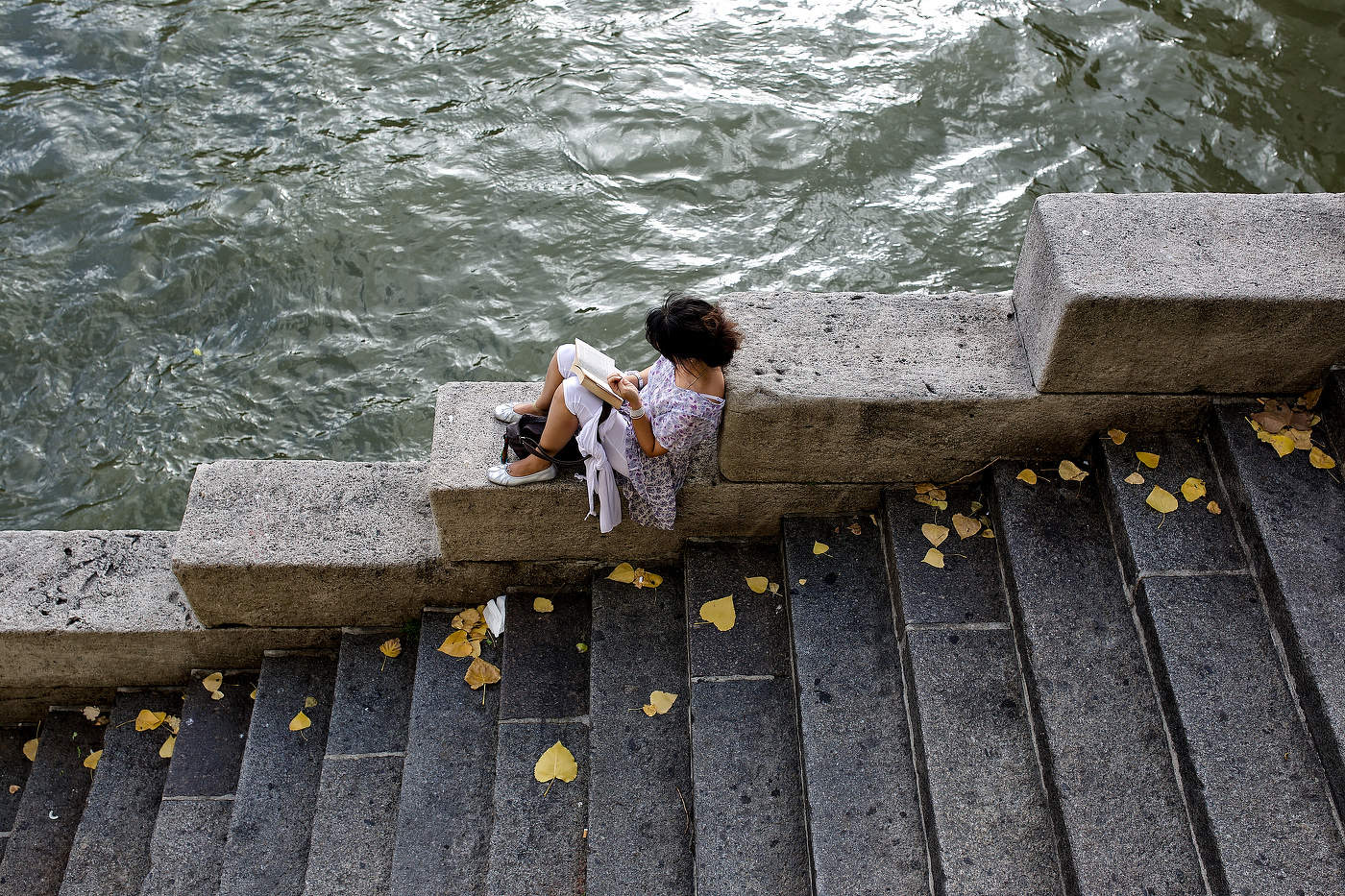 На ступеньках