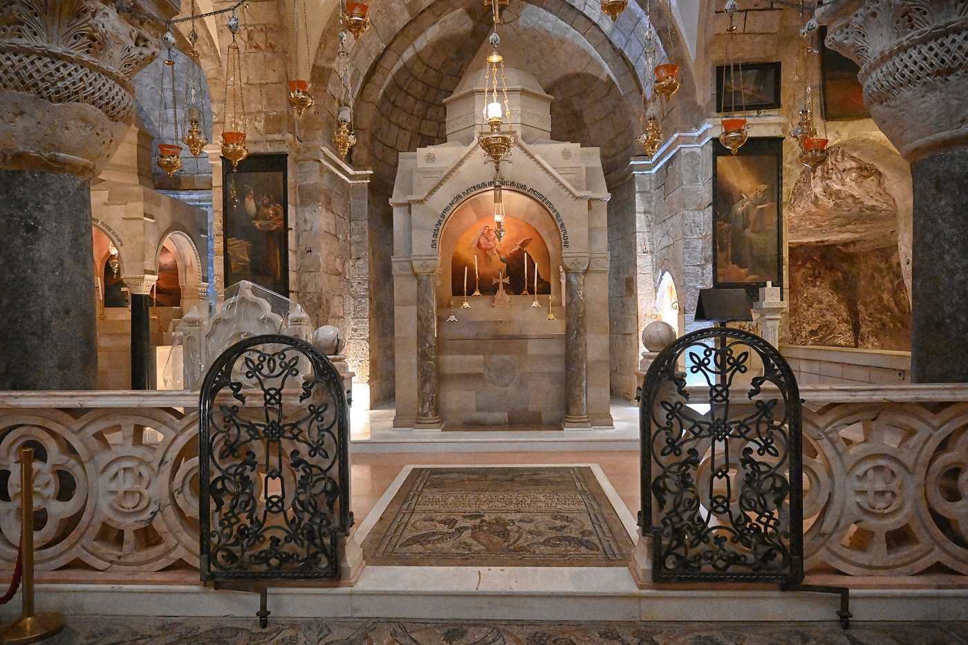 В Храме ГробаГосподня