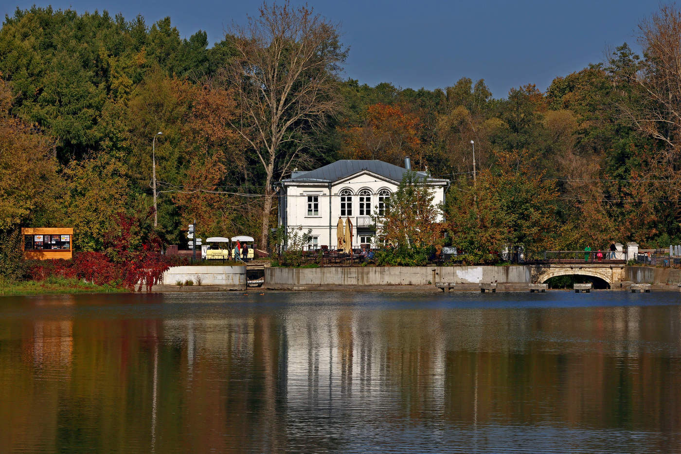 Домик на плотине