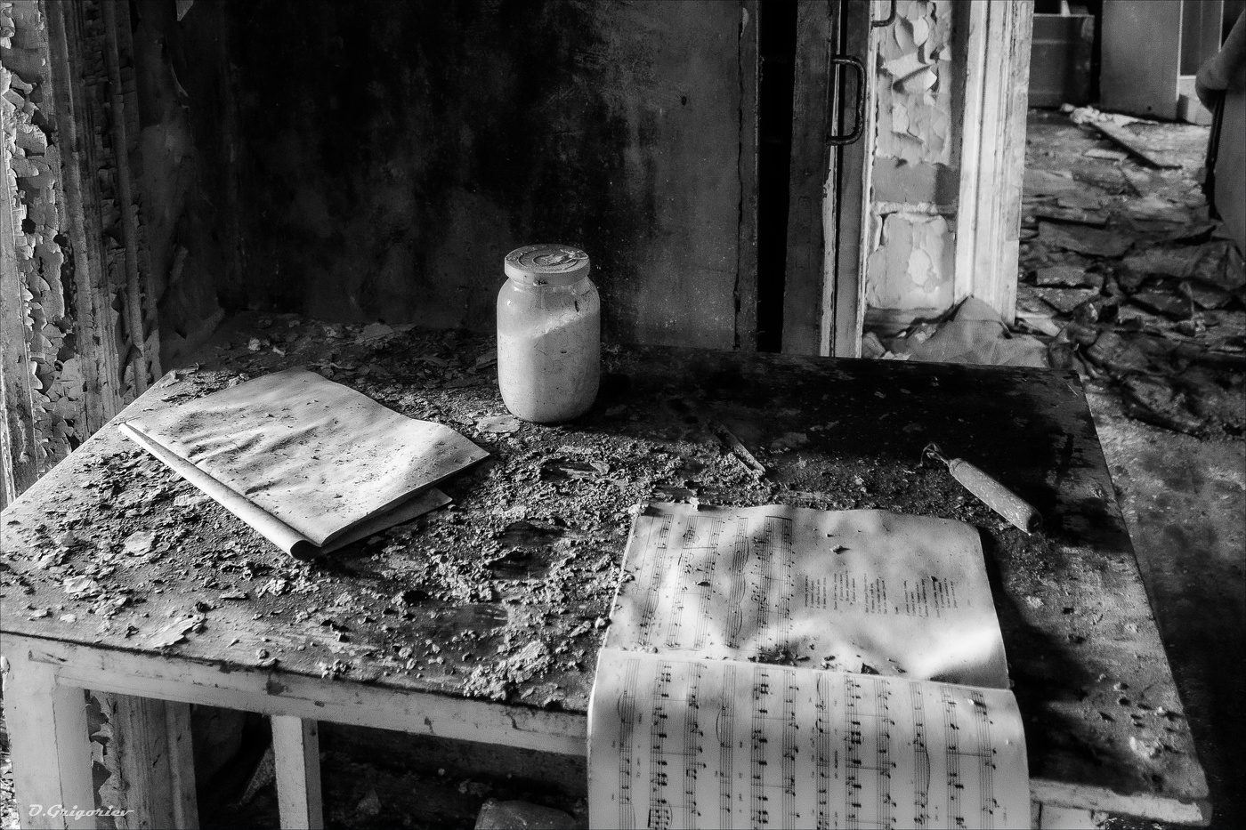 ЗДЕСЬ МУЗЫКА ЗВУЧАЛА...