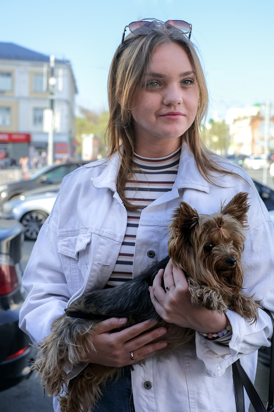 Девушка с собачкой...