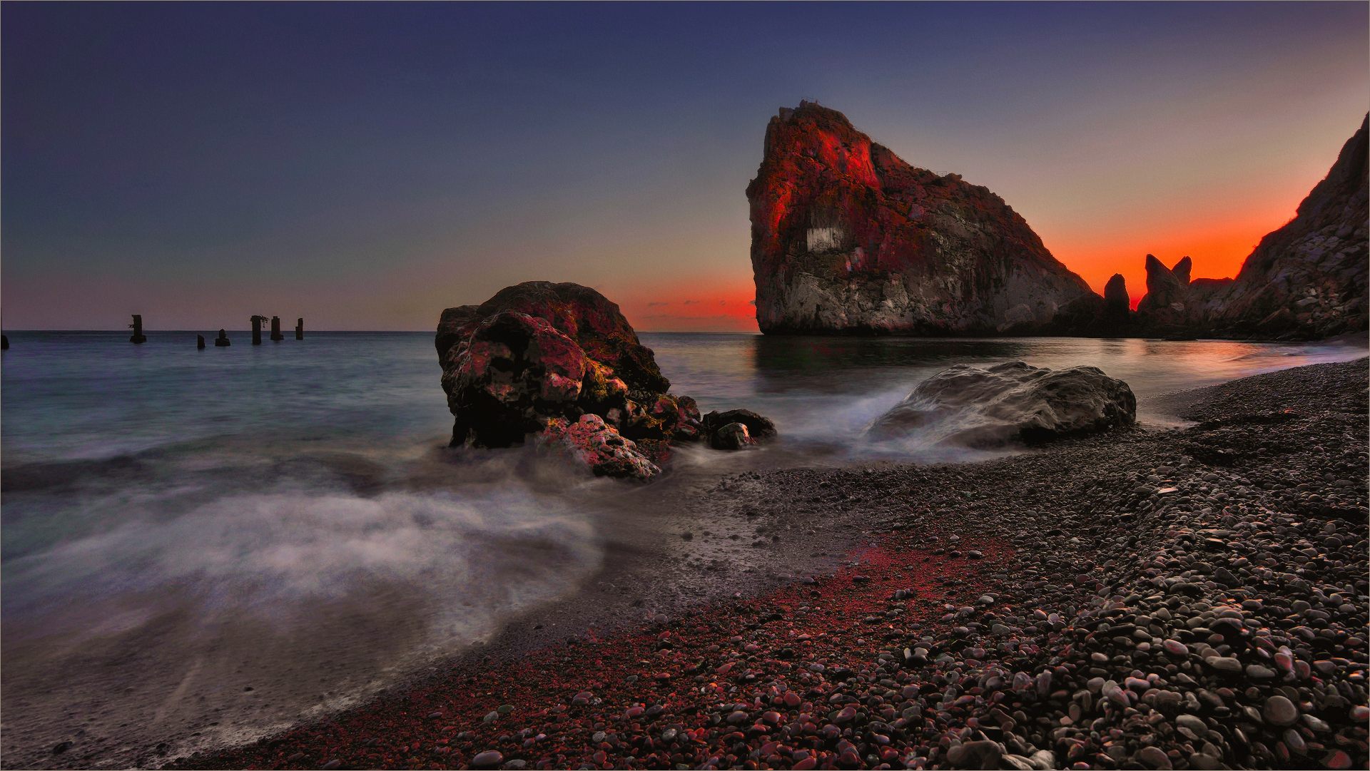 Пляж в Симеизе осенним вечером...